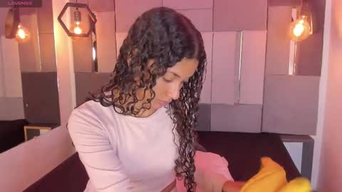 Snapshot of victoriaduarte chatting on 02.14.26 Victoria online show from 02.14.26