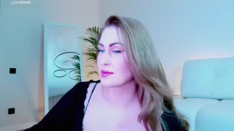 Miss V online show from 12.21.25