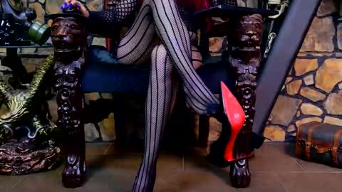 Victoria Heller online show from 11.06.25