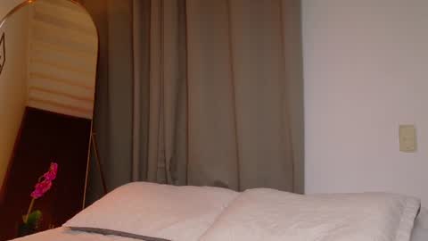 Snapshot of victorianova chatting on 07.23.26 VictoriaNova online show from 07.23.26
