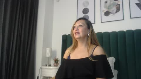 victoriaqueen_fg_ online show from 09.30.25