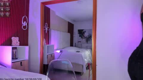 Maria Victoria online show from 11.15.25