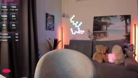 Snapshot of victorias_world chatting on 04.30.26 Viktoria online show from 04.30.26