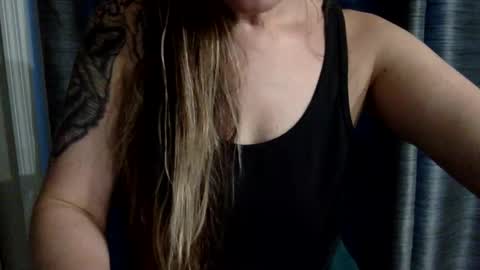 Snapshot of victoriaskyee chatting on 04.11.26 victoriaskyee online show from 04.11.26