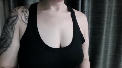 Snapshot of victoriaskyee chatting on 04.22.26 victoriaskyee online show from 04.22.26