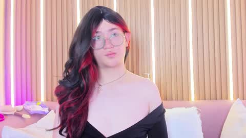 Snapshot of victoriastrom_ chatting on 05.16.26 victoriastrom online show from 05.16.26