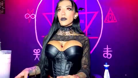 Victoria Vampire online show from 10.05.25