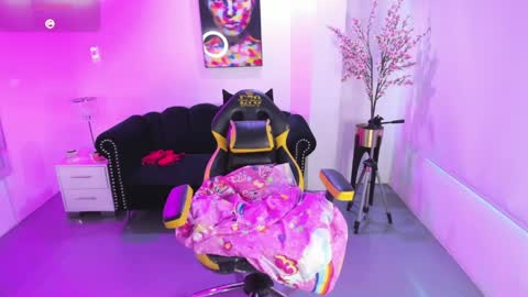 Snapshot of victoriia_doll chatting on 05.17.26 Victoria. online show from 05.17.26