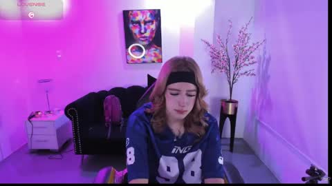 Snapshot of victoriia_doll chatting on 05.30.26 Victoria. online show from 05.30.26