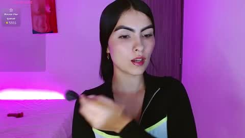 Snapshot of victoriia_henao_ chatting on 11.24.25 victoriia_henao_ online show from 11.24.25