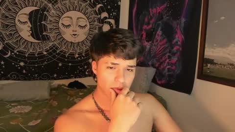 Snapshot of victorino_jhonson chatting on 01.05.25 Victorino Jhonson online show from 01.05.25