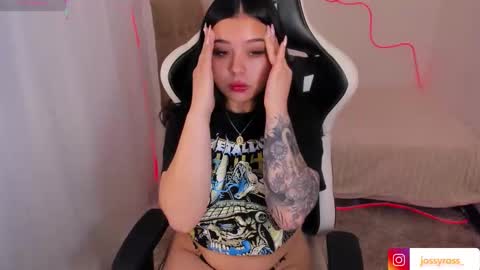 V  I C  T O R I A  online show from 11.01.25