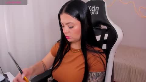 V  I C  T O R I A  online show from 11.13.25