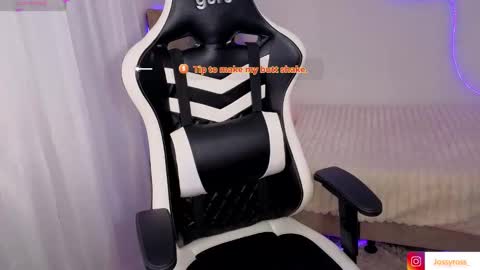 V  I C  T O R I A  online show from 12.18.25