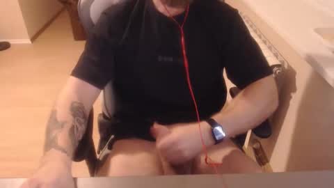 Snapshot of videmashot chatting on 02.21.26 vade online show from 02.21.26