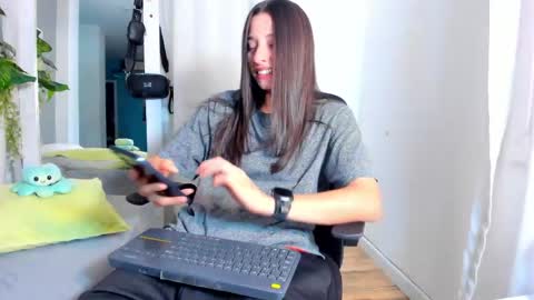 Snapshot of viictoriiasaenz chatting on 04.28.26 viictoriiasaenz online show from 04.28.26