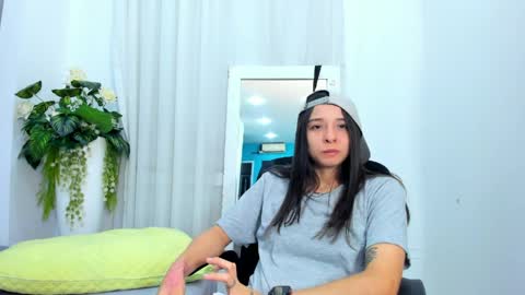 Snapshot of viictoriiasaenz chatting on 05.01.26 viictoriiasaenz online show from 05.01.26