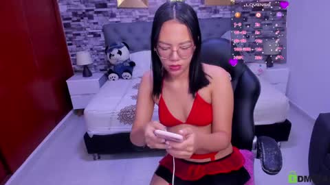Snapshot of viiolet__moon chatting on 04.27.26 Violet online show from 04.27.26