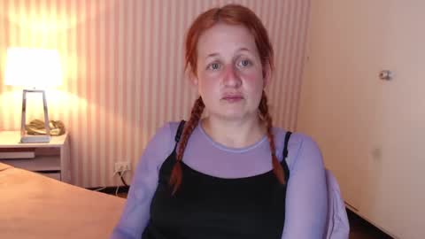 Snapshot of viioletamora chatting on 01.10.25 Violeta online show from 01.10.25