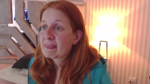 Snapshot of viioletamora chatting on 01.15.25 Violeta online show from 01.15.25