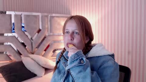 Snapshot of viioletamora chatting on 01.25.25 Violeta online show from 01.25.25