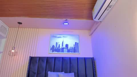 Viiolett online show from 10.31.25