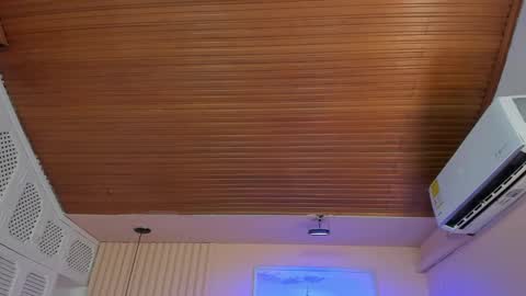 Viiolett online show from 11.12.25