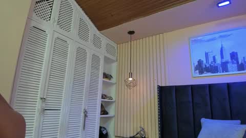 Viiolett online show from 11.19.25