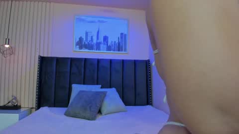 Viiolett online show from 11.20.25