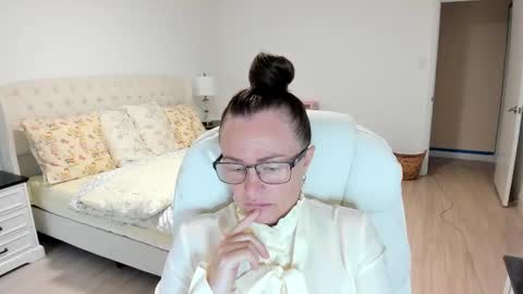 Ukrainian-woman online show from 09.15.25