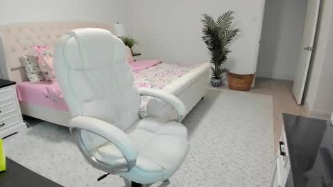 Snapshot of vika7333 chatting on 07.08.26 Ukrainian-woman online show from 07.08.26