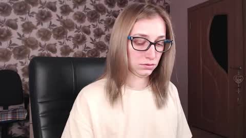 Snapshot of vikaericka chatting on 12.06.24 Vika online show from 12.06.24