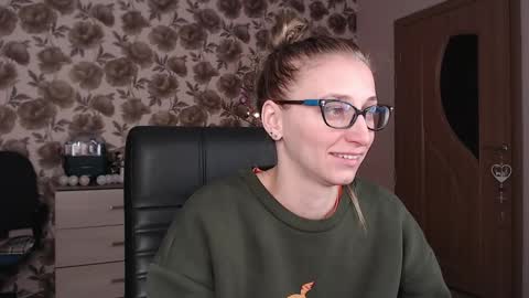 Snapshot of vikaericka chatting on 12.29.24 Vika online show from 12.29.24