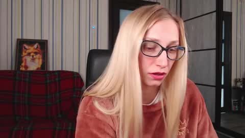 Snapshot of vikaericka chatting on 10.09.25 Vika online show from 10.09.25