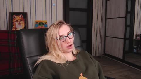 Snapshot of vikaericka chatting on 10.16.25 Vika online show from 10.16.25