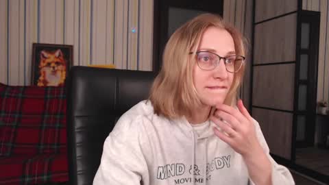 Snapshot of vikaericka chatting on 05.12.26 Vika online show from 05.12.26