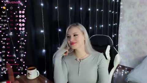 Snapshot of vikapowers chatting on 02.05.25 vikapowers online show from 02.05.25