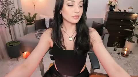 Viki Bellson online show from 06.24.26