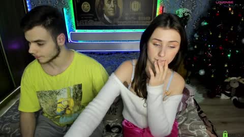 Snapshot of vikki_and_george chatting on 01.20.25 vikki and george online show from 01.20.25