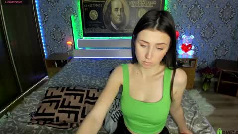 Snapshot of vikki_and_george chatting on 02.17.25 vikki and george online show from 02.17.25