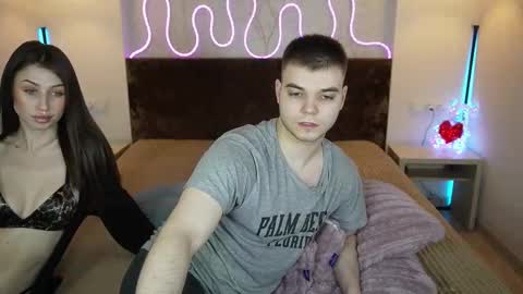 Snapshot of vikki_and_george chatting on 11.29.25 vikki and george online show from 11.29.25