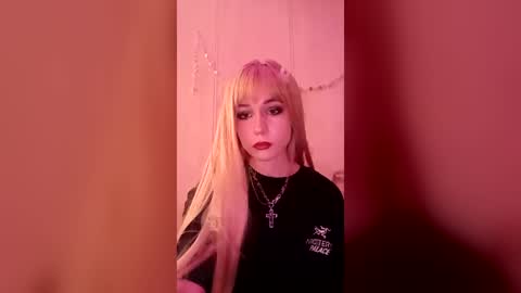 Snapshot of vikki_l0ve chatting on 07.16.26 vikki online show from 07.16.26