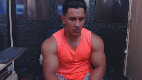 Snapshot of viktorherrera chatting on 04.29.26 Viktor Herrera online show from 04.29.26