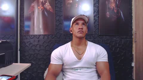 Snapshot of viktorherrera chatting on 04.30.26 Viktor Herrera online show from 04.30.26