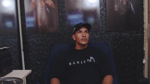 Snapshot of viktorherrera chatting on 05.04.26 Viktor Herrera online show from 05.04.26