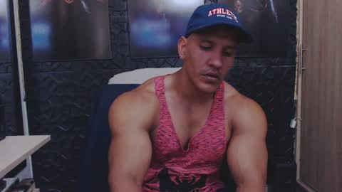Snapshot of viktorherrera chatting on 05.16.26 Viktor Herrera online show from 05.16.26