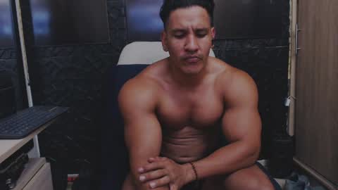 Snapshot of viktorherrera chatting on 05.27.26 Viktor Herrera online show from 05.27.26