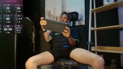 Snapshot of viktorholmes chatting on 01.18.25 Viktor online show from 01.18.25