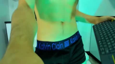 Snapshot of viktorholmes chatting on 01.23.25 Viktor online show from 01.23.25