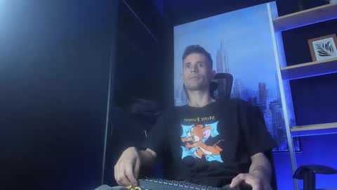 Snapshot of viktorholmes chatting on 01.25.25 Viktor online show from 01.25.25